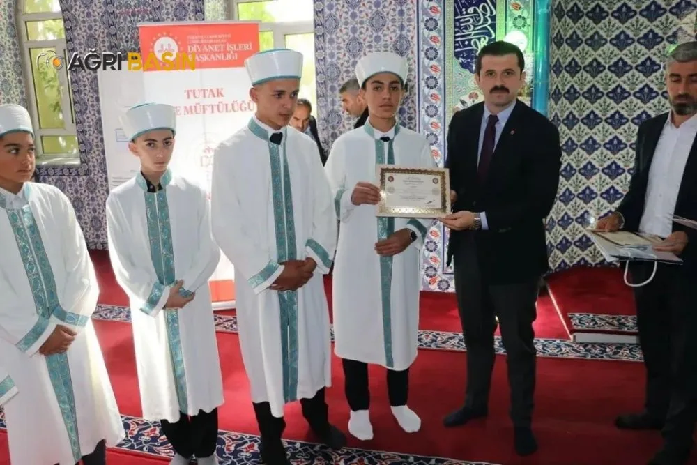 Tutak’ta hafızlık icazetinde duygulu anlar yaşandı