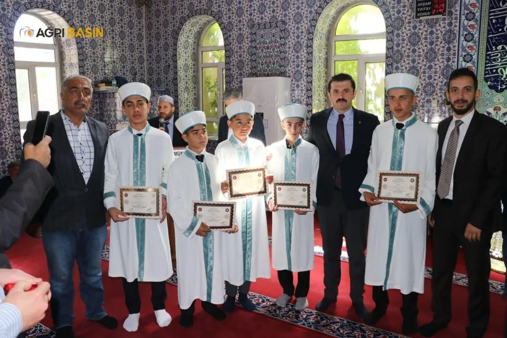 Tutak’ta hafızlık icazetinde duygulu anlar yaşandı