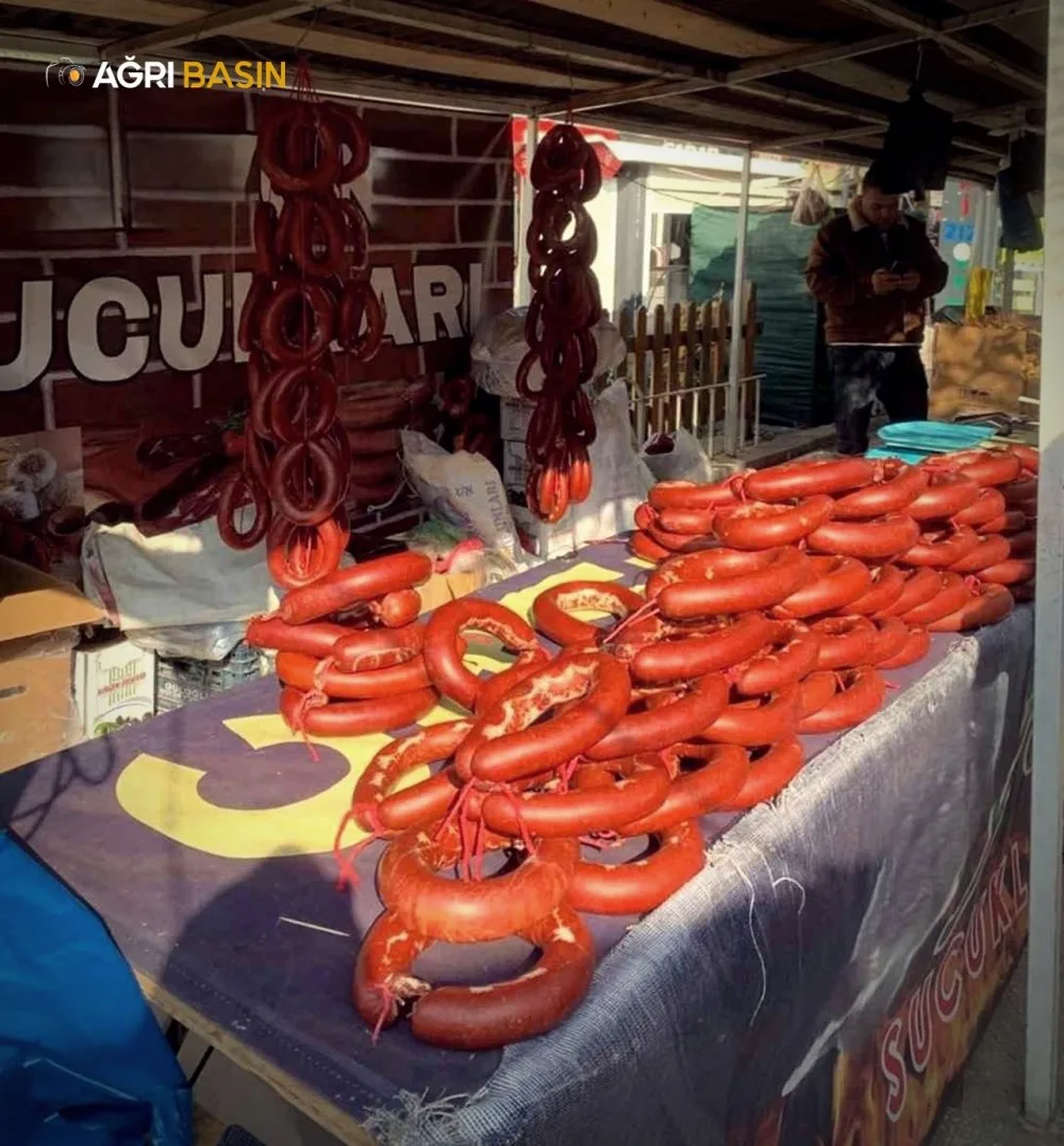 Ağrı’da 415 kilo etiketsiz sucuk ele geçirildi