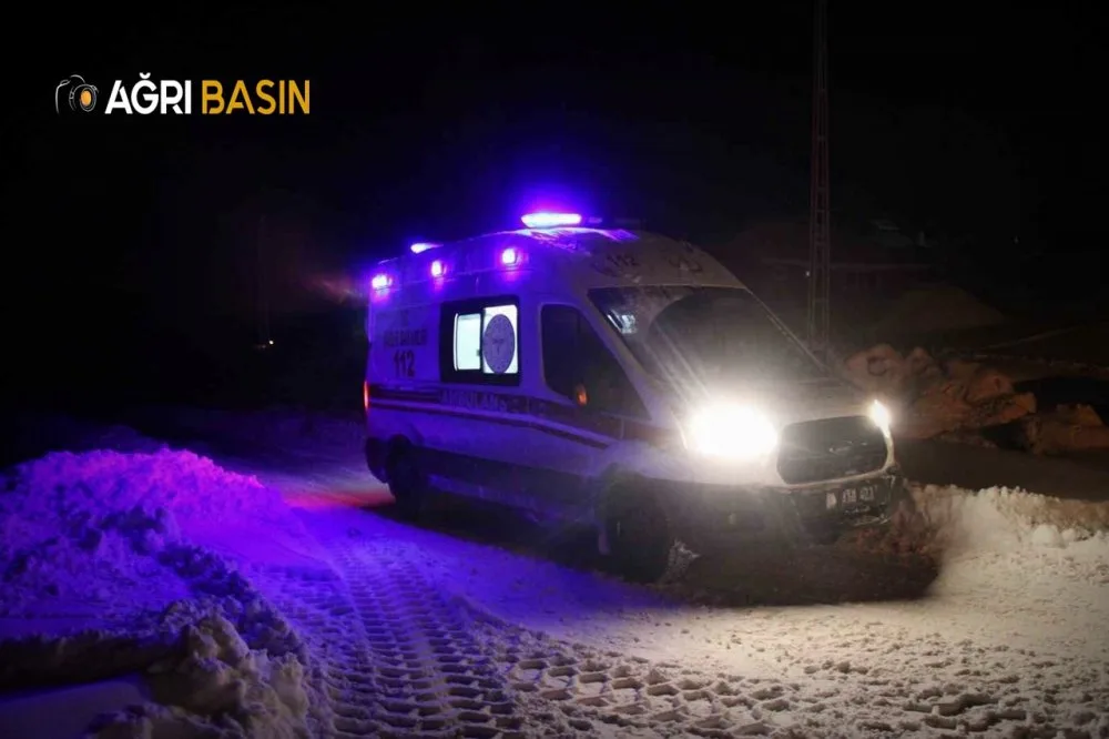 Karla Kaplı Mezradan 70 Yaşındaki Hasta Kurtarıldı