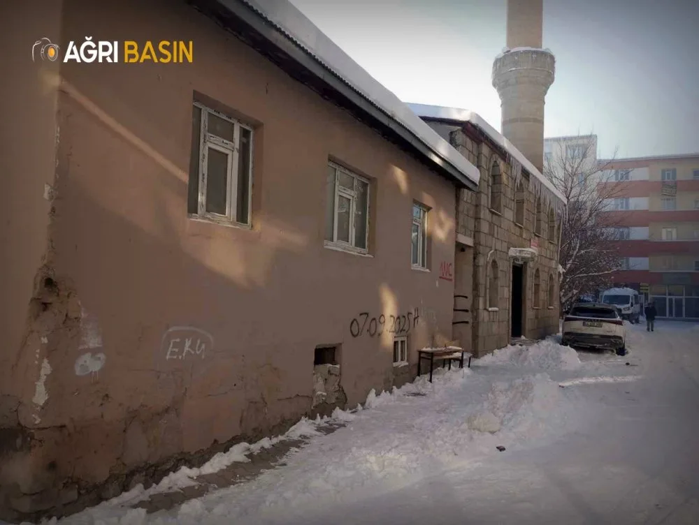 Diyadin Merkez Camii abdesthanesi bakımsızlığıyla tepki topluyor