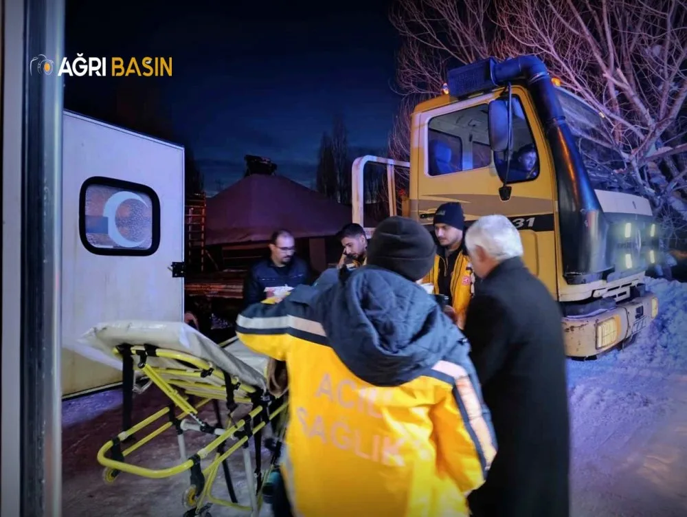 Ağrı’da kapalı köy yolunda zamanla yarış: Hasta kurtarıldı