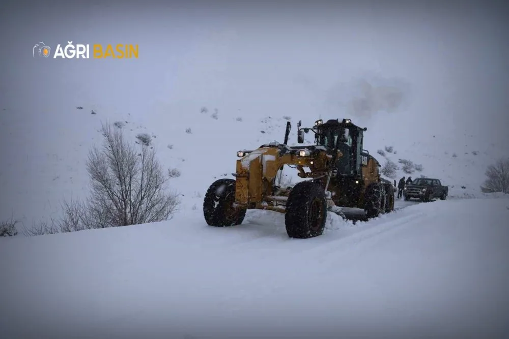 Ağrı’da kar ve tipi hayatı durdurdu: 377 köy yolu kapalı