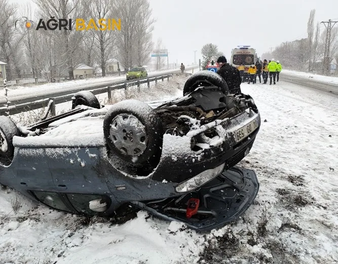 Ağrı'da Araç Buzlanma Nedeniyle Yoldan Çıktı