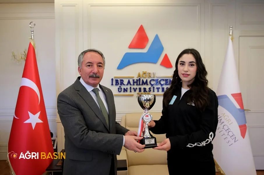 Rektör Prof. Dr. Abdulhalik KARABULUT Başarılı Sporcuları Misafir Etti