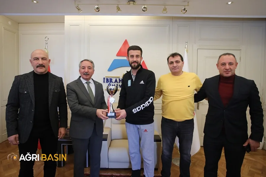 Rektör Prof. Dr. Abdulhalik KARABULUT Başarılı Sporcuları Misafir Etti