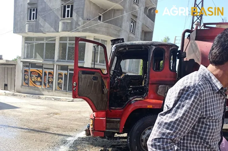 Ağrı'da İtfaiye Aracı Alev Alev Yandı