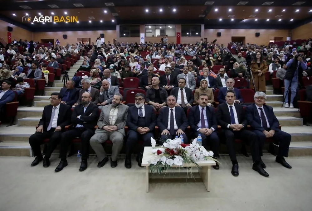 AİÇÜ İslami İlimler Fakültesi’nde Mezuniyet Töreni Düzenlendi