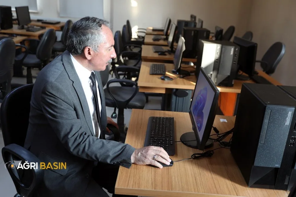 Patnos Meslek Yüksekokulu’nda Bilgisayar Laboratuvarı Açılışı