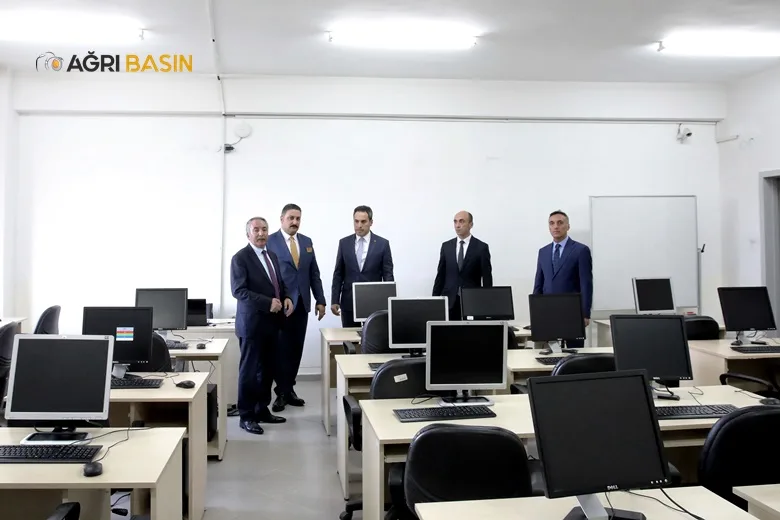 AİÇÜ Fen Edebiyat Fakültesi’nde Yeni Bilgisayar Laboratuvarı Hizmete Girdi