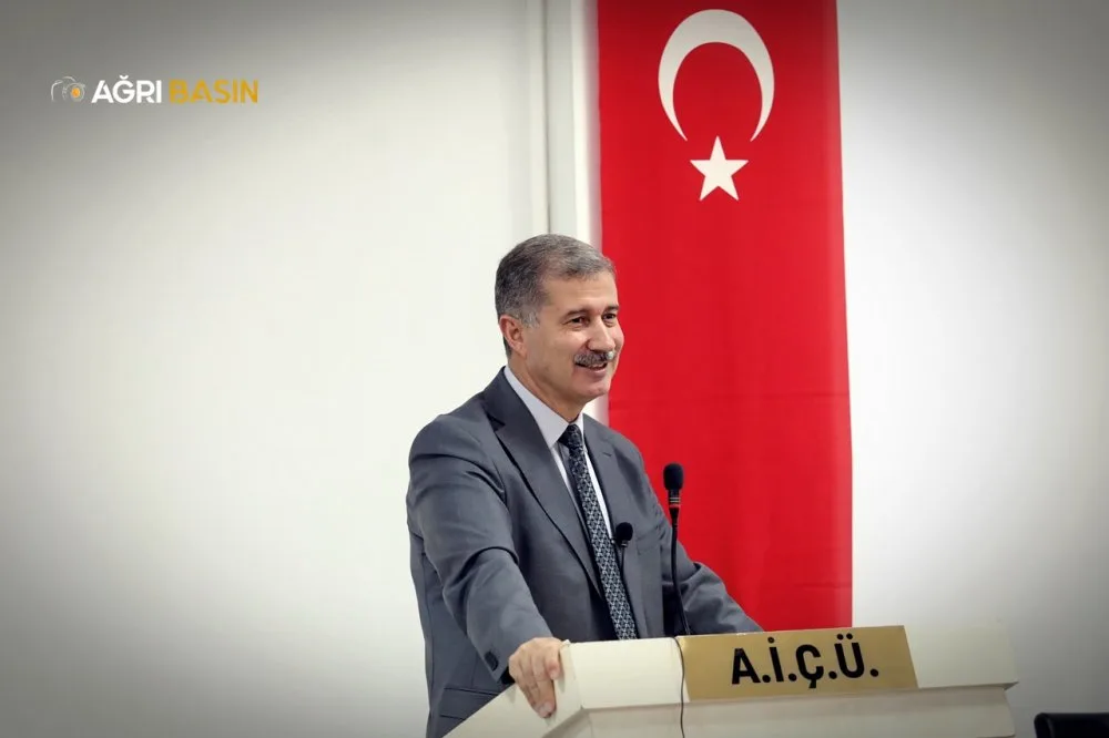 Rektör Gülçin, AİÇÜ idari personeliyle bir araya geldi