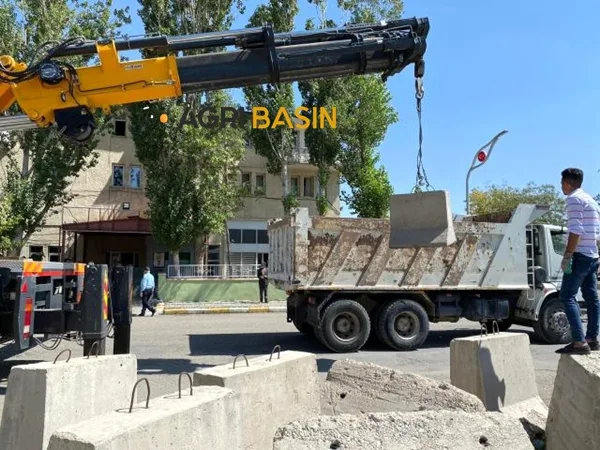 Diyadin Kaymakamı BALCI'nın Talimatıyla Güvenlik Duvarları Kaldırıldı!