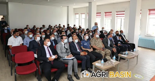 Ağrı Valisi Dr. Osman Varol, Eleşkirt Muhtarlarıyla Bir Araya Geldi