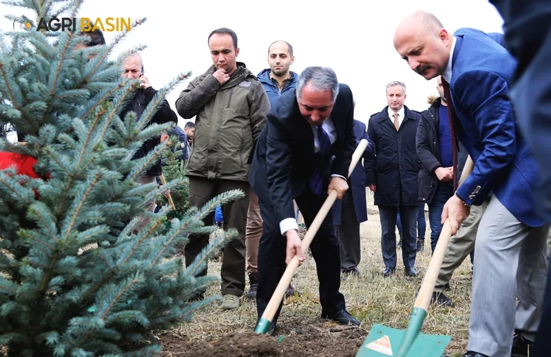 AİÇÜ’de Türkiye Yüzyılına Nefes Fidan Dikimi Etkinliği