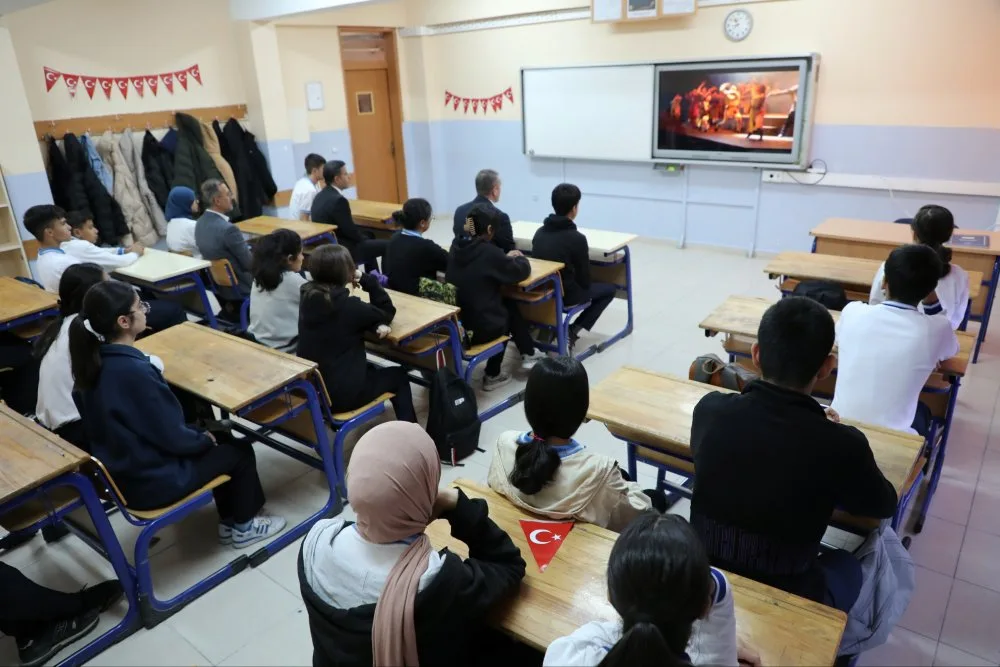 Ağrı İl Milli Eğitim Müdürü Kökrek Öğrencilerle Film İzledi