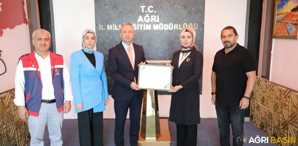 Erol Parlak Güzel Sanatlar Lisesi'ne Çevre Beratı Takdimi
