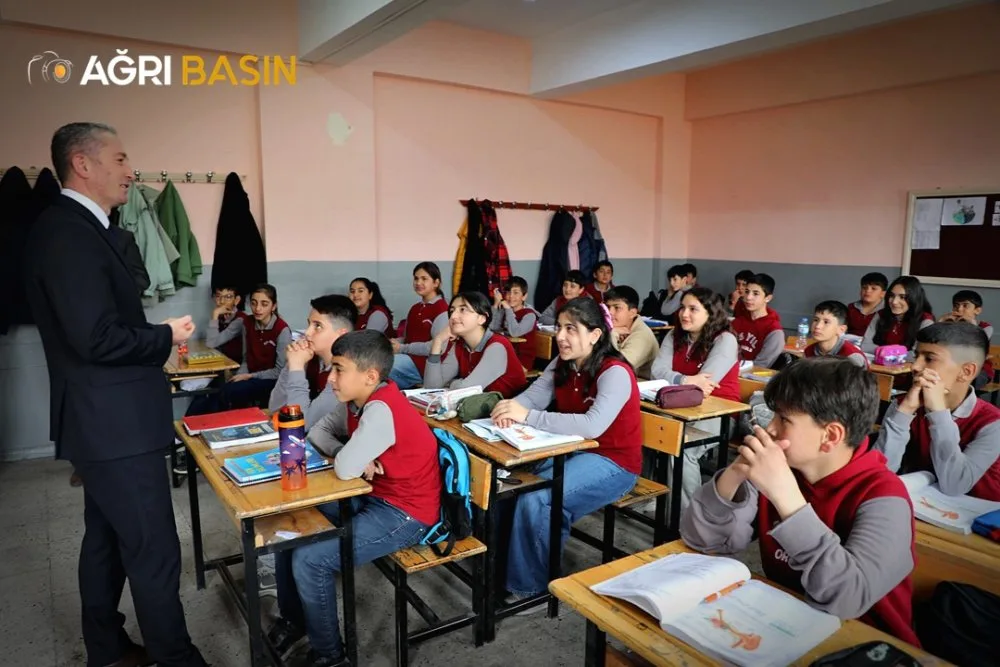 Milli Eğitim Müdürü Kökrek’ten Öğrencilere Sinema Sürprizi