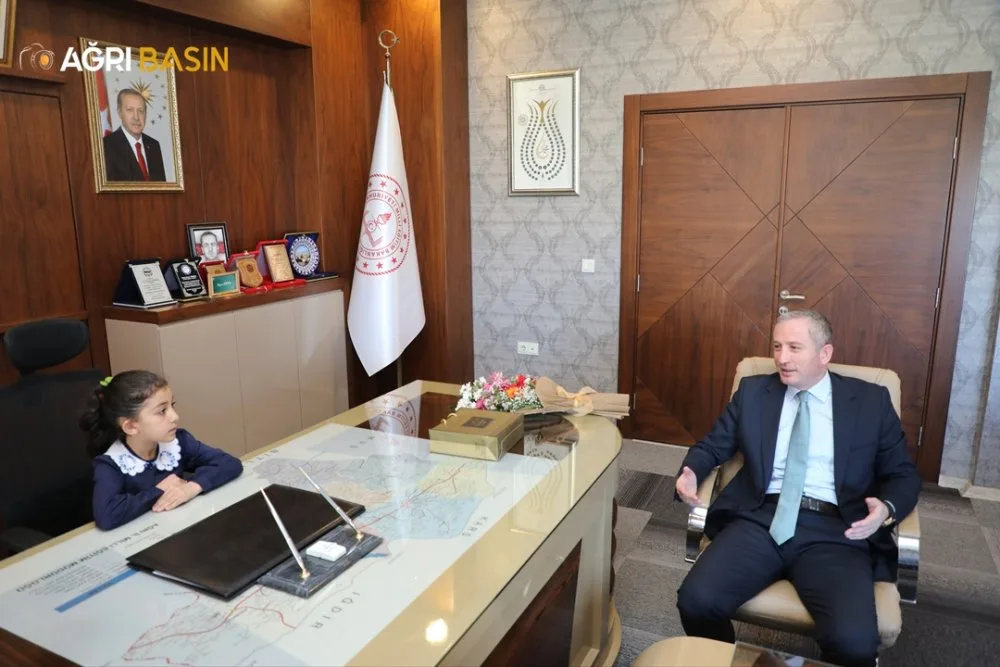 Ağrı Milli Eğitim Müdürü Kökrek, Makamını Esmanur Borçin'e devretti