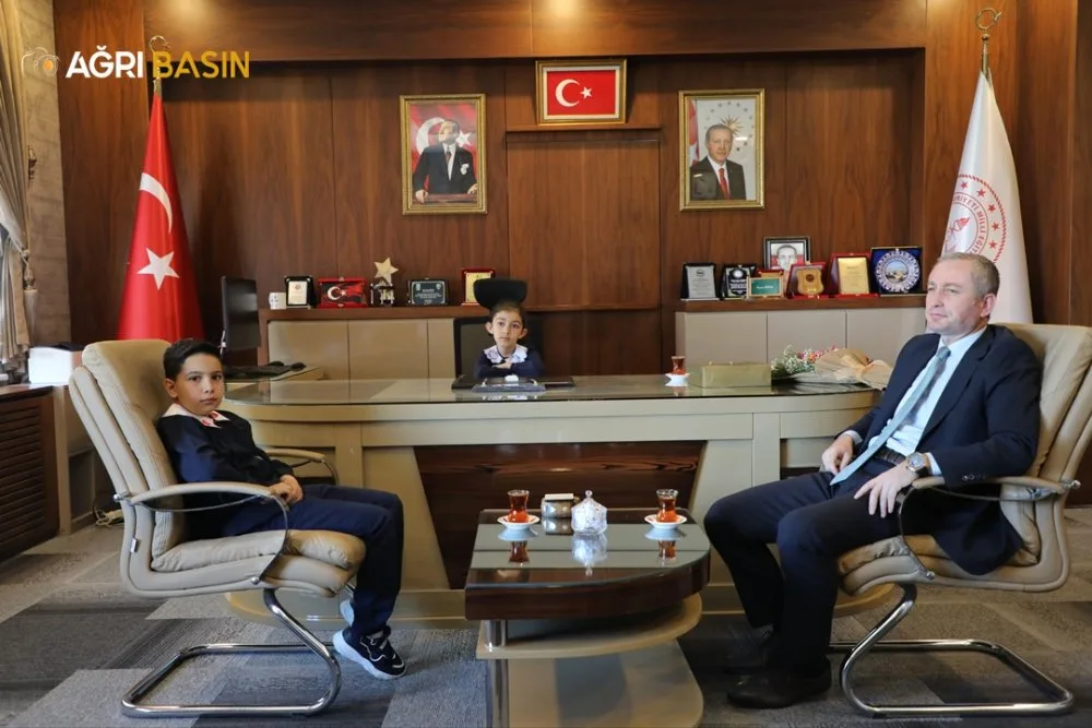 Ağrı Milli Eğitim Müdürü Kökrek, Makamını Esmanur Borçin'e devretti