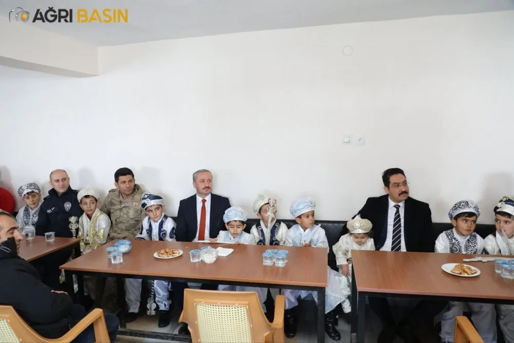 Ağrı'da "Kirvem Öğretmenim" Projesi İle 19 Öğrenci Sünnet Oldu!