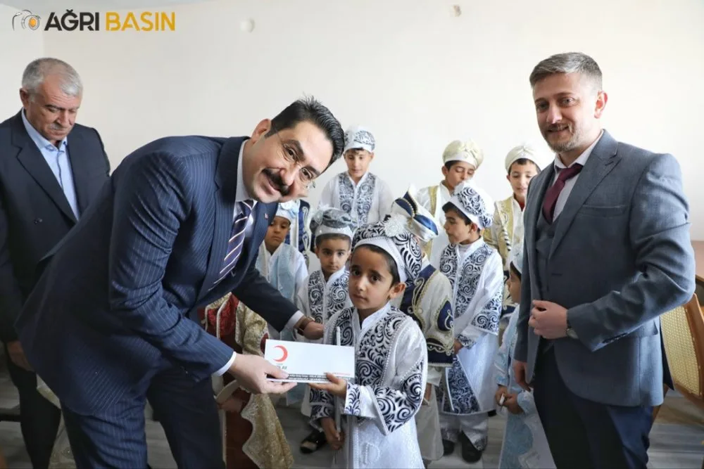 Ağrı'da "Kirvem Öğretmenim" Projesi İle 19 Öğrenci Sünnet Oldu!