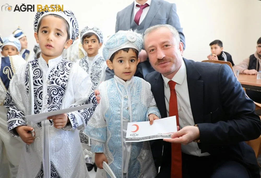 Ağrı'da "Kirvem Öğretmenim" Projesi İle 19 Öğrenci Sünnet Oldu!