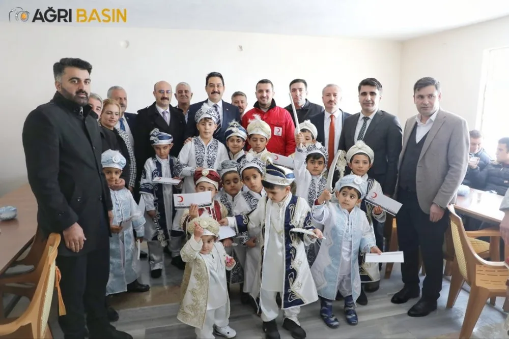 Ağrı'da "Kirvem Öğretmenim" Projesi İle 19 Öğrenci Sünnet Oldu!
