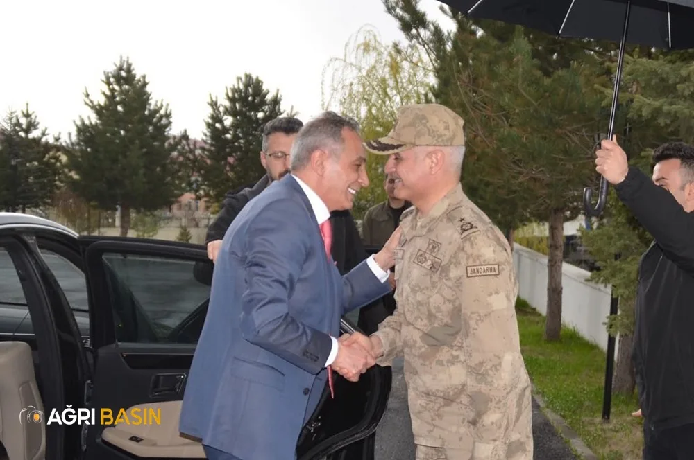 Başkan Karadoğan'dan İl Jandarma Komutanı ve İl Emniyet Müdürüne İadei Ziyaret