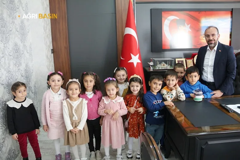 Ağrılı Miniklerden "Filistin" Yardımı