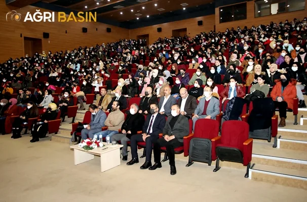 AİÇÜ’de “Kimlik Aşısı” Konferansı Düzenlendi