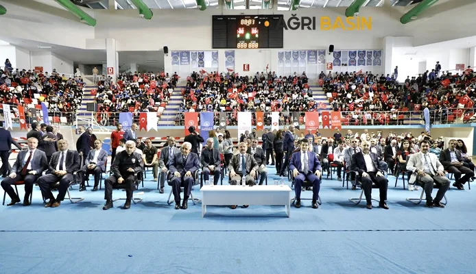 Spor Aşkı Engel Tanımaz Projesi Kapsamında Spor Malzemesi Dağıtım Töreni Düzenlendi