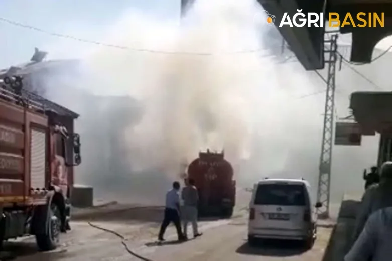 Ağrı'da İtfaiye Aracı Alev Alev Yandı