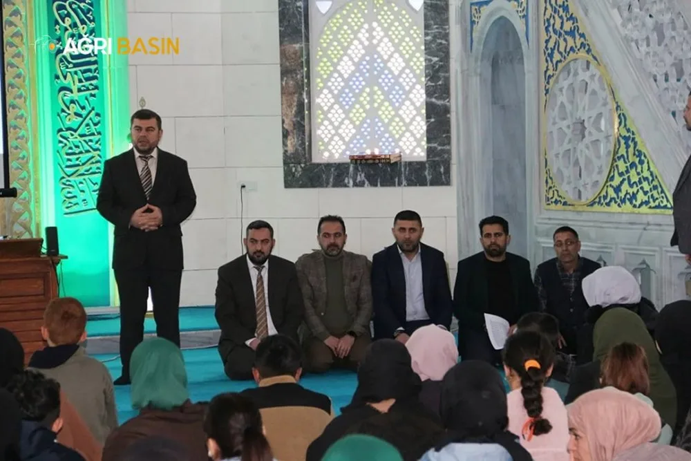 Ağrı Müftülüğü'nden Yetimlere Kart ve Giyim Desteği