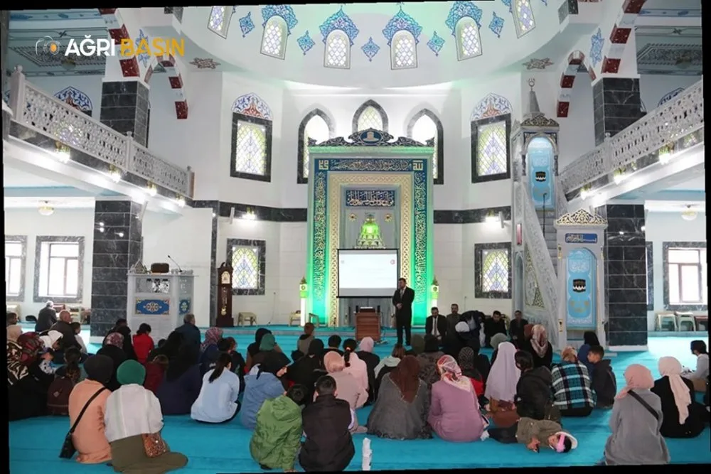 Ağrı Müftülüğü'nden Yetimlere Kart ve Giyim Desteği