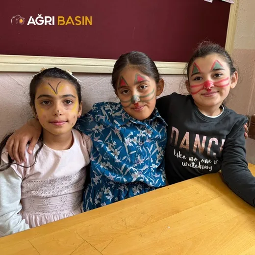 Dünya Kız Çocukları Gününde Ağrı Kızılay'dan Tatlı Sürpriz