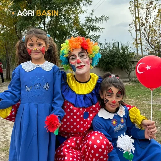 Dünya Kız Çocukları Gününde Ağrı Kızılay'dan Tatlı Sürpriz