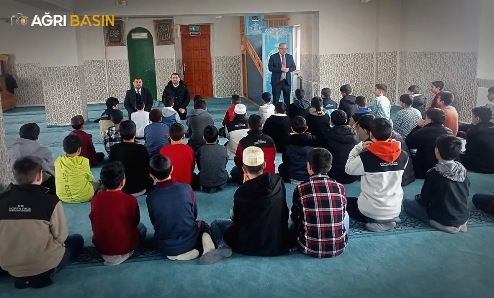 Başkanlık Vaizi Mustafa Acar, Ağrı’da Hafız Adaylarıyla Buluştu