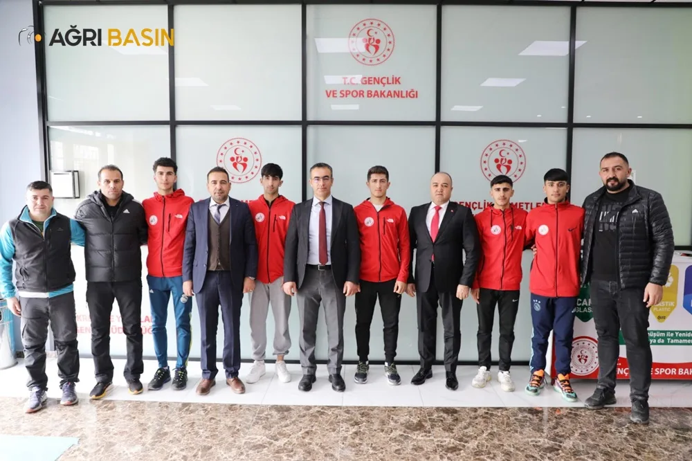 Müdür Fedai Din Başarılı Atletleri Tebrik Etti
