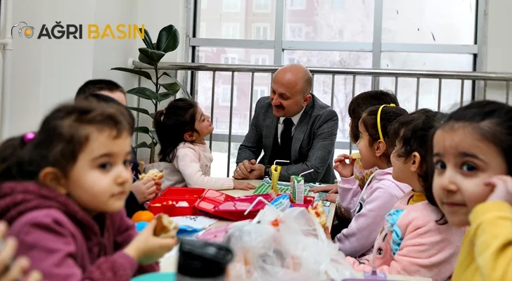 Vali Varol'dan Şehit Uzman Çavuş Tuncer Doğan İmam Hatip Ortaokuluna Ziyaret