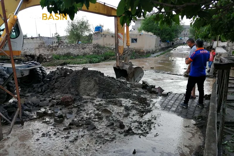 Doğubayazıt'ta Sel Felakati! Çok sayıda ev ve araçlar zarar gördü