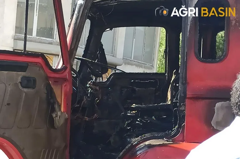 Ağrı'da İtfaiye Aracı Alev Alev Yandı