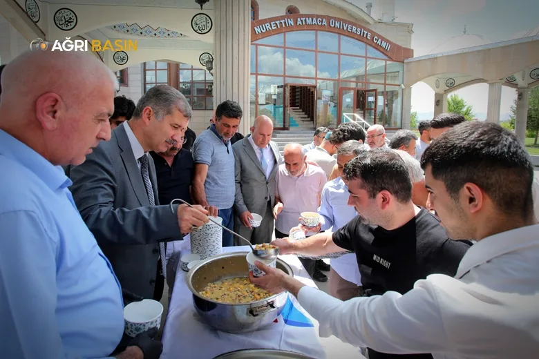 Ağrı İbrahim Çeçen Üniversitesi’nde Aşure İkramı
