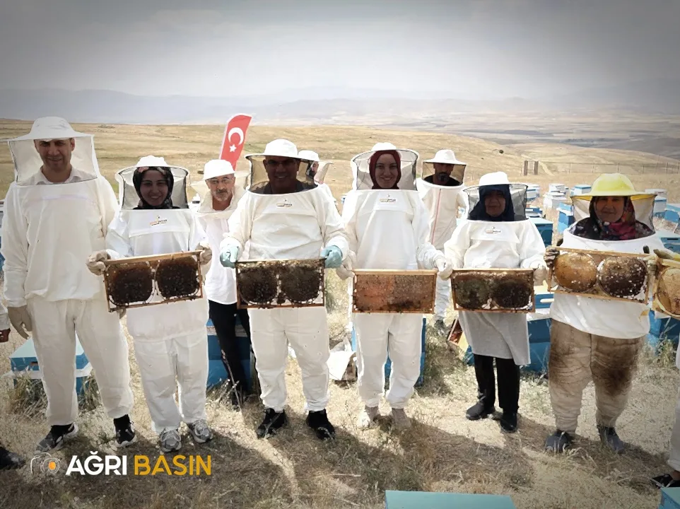 Ağrı’da kadınlar bal üretimiyle ekonomiye katkı sağlıyor