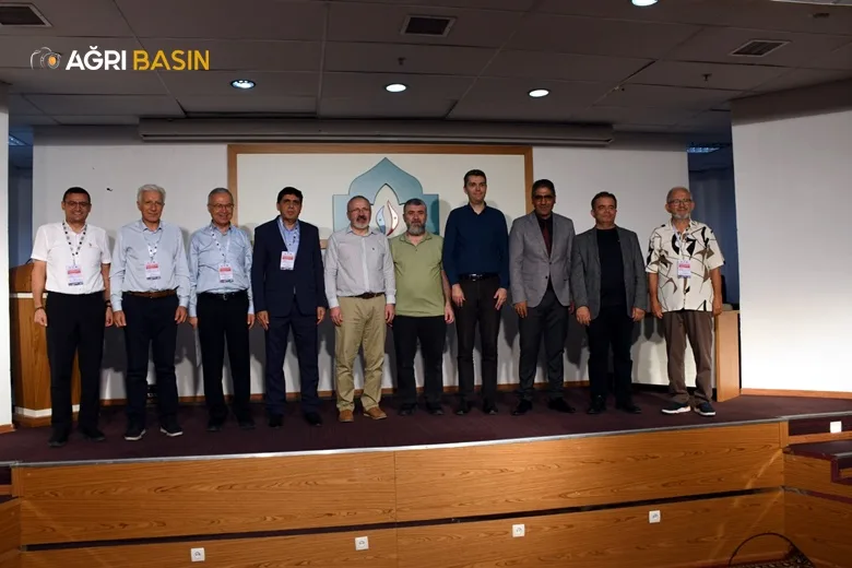 Iğdır Üniversitesi Rektörü Alma, Kazakistan’da Seminer Verdi