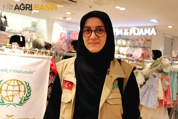 İHH Ağrı'da yetimlere giyim ve nakdi para yardımında bulundu