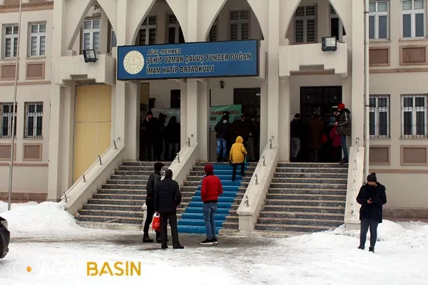 Ağrı'da Soğuk Havaya Rağmen Siyer Yarışması Yapıldı