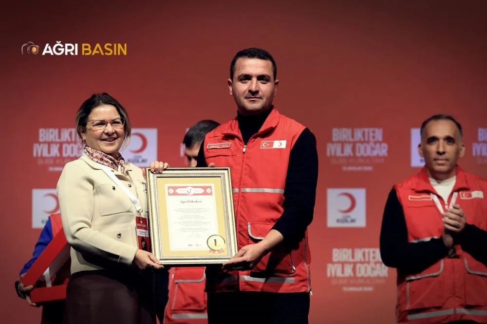 Türk Kızılay Ağrı Şubesi Türkiye’ye iyilikte örnek oldu