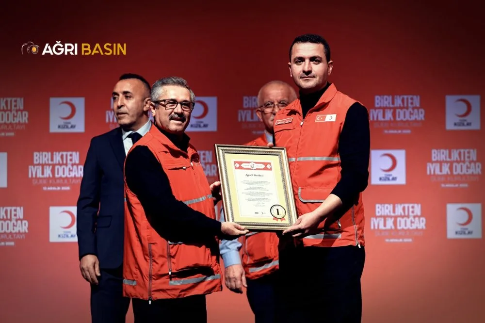 Türk Kızılay Ağrı Şubesi Türkiye’ye iyilikte örnek oldu