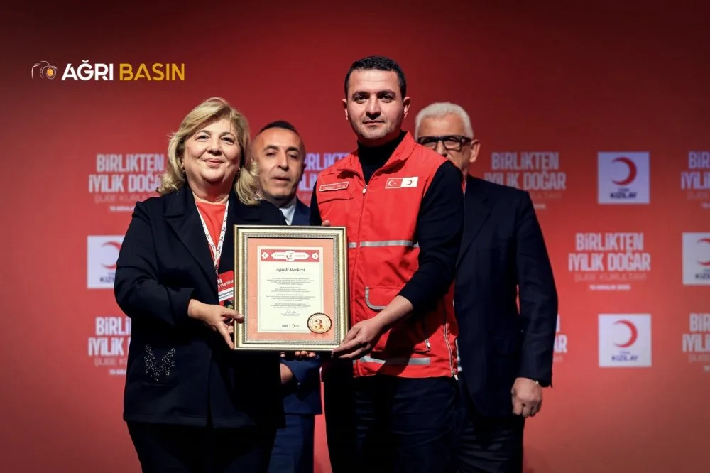 Türk Kızılay Ağrı Şubesi Türkiye’ye iyilikte örnek oldu