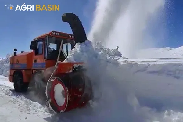 Ağrı-Kağızman- Kars yolunda Zorlu yol açma çalışmaları